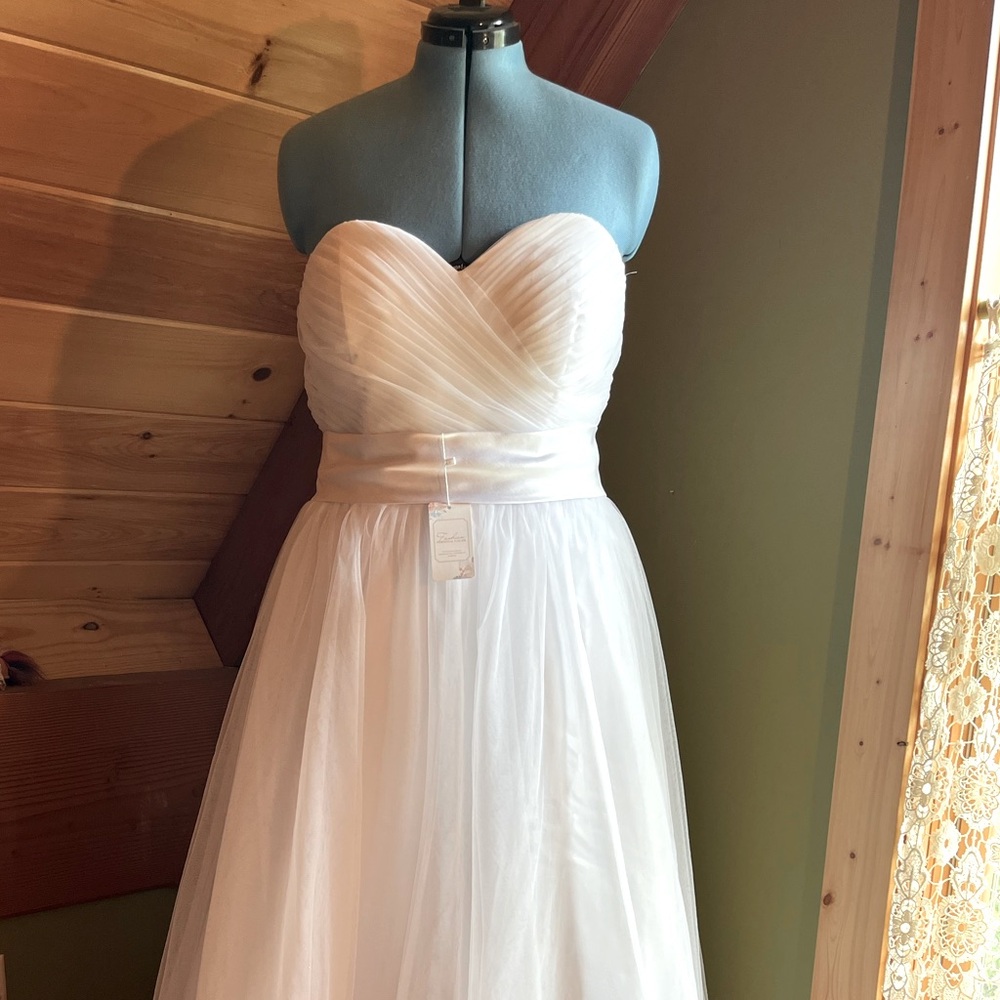 NWT White Strapless Wedding Dress - adjustable size but approximately size 16